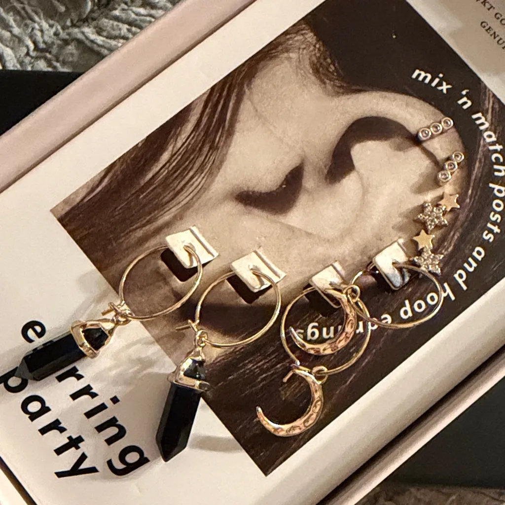 Luna Norte Gold Earring Set - Image 3