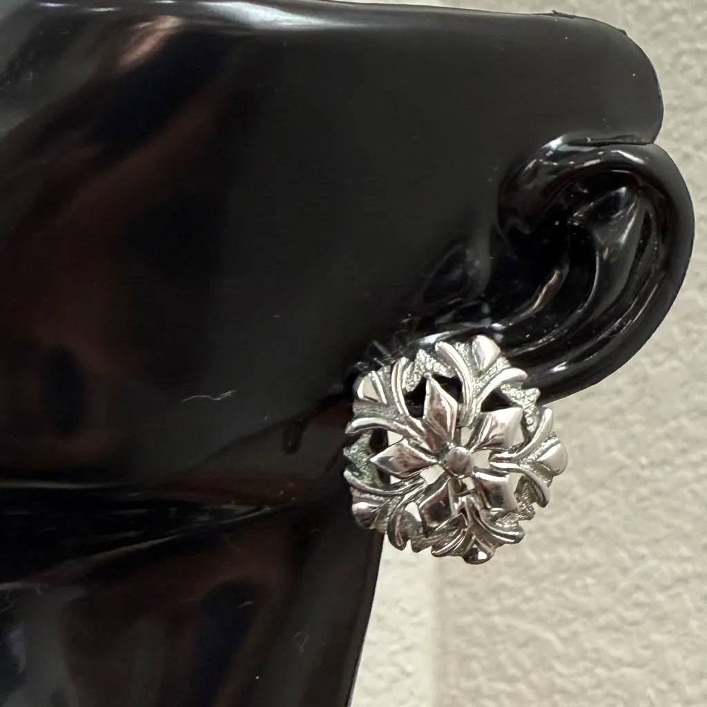 Vintage MONET Silver-tone Snowflake Flower Clip On Earrings 13.2g. - Image 11