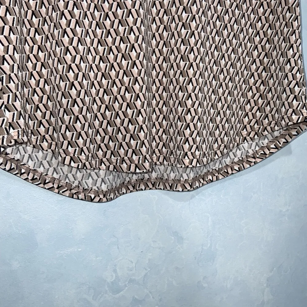 Adrianna Papell Tan Geo Print Stretch Knit Retro Ruffle Sleeve Tie Neck Blouse S - Image 5