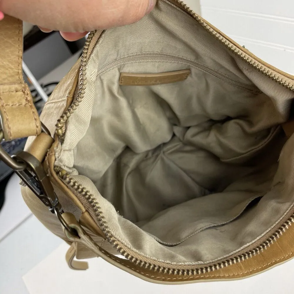 Lucky Brand Dori Bucket Crossbody Bag Purse Tan Brown Leather Lines Pockets - Image 13