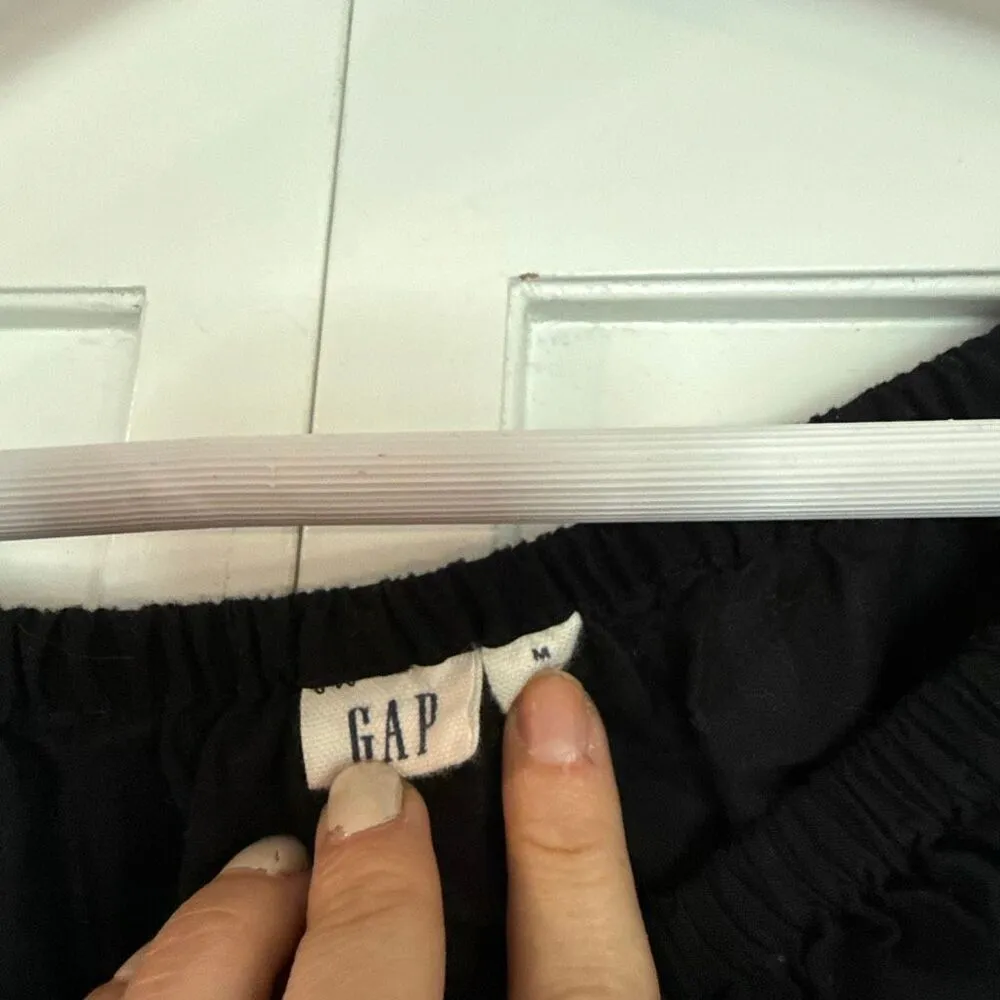 Gap black and white eyelet embroidered blouse size M - Image 4