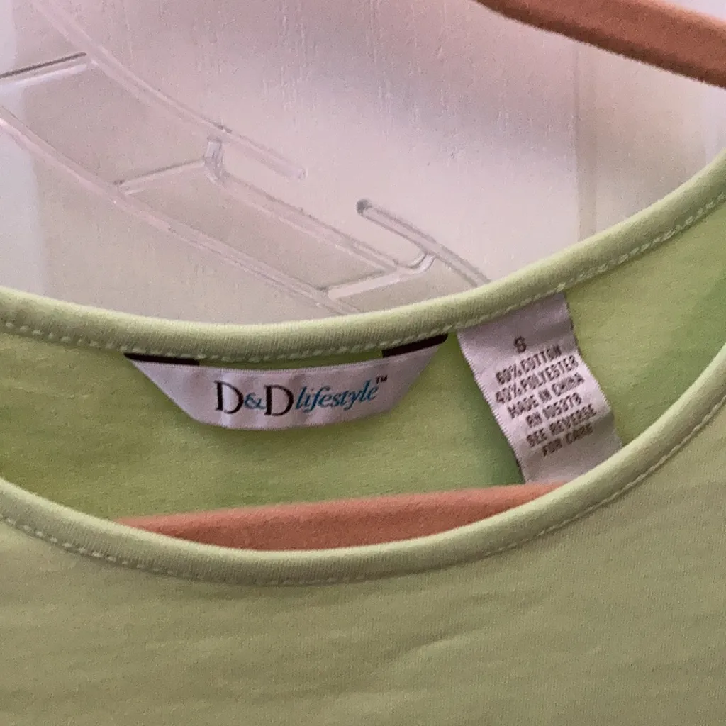 FINAL MARKDOWN D & d cap sleeved t shirt small - Image 2