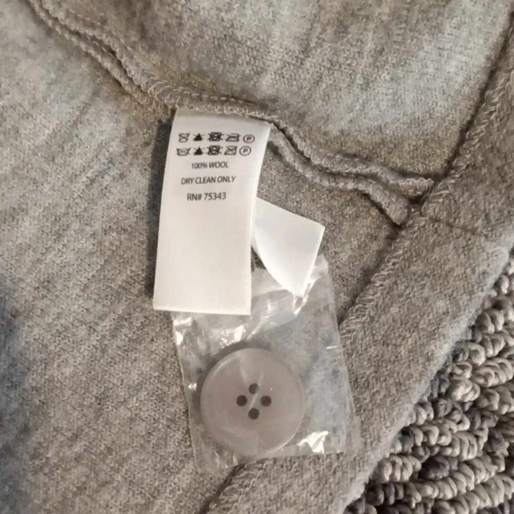 Tahari Gray Cardigan Sweater with Lapel Collar One Button Wool Womens Medium - Image 5