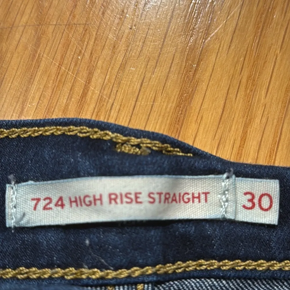 Levi Strauss & co women’s 724 high rise straight jeans size 30. - Image 2
