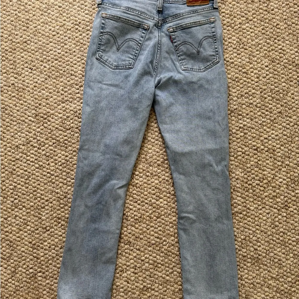 NWOT Levi Strauss Ripped Wedgie Straight Leg Light Blue Denim Jeans Size 28 - Image 5