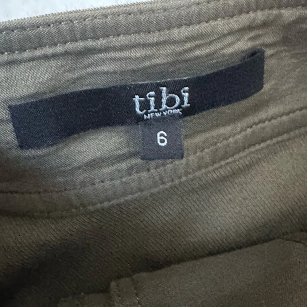 Tibi Cargo dress with front tie Green khaki Button front size 6 EUC w/pockets - Image 4