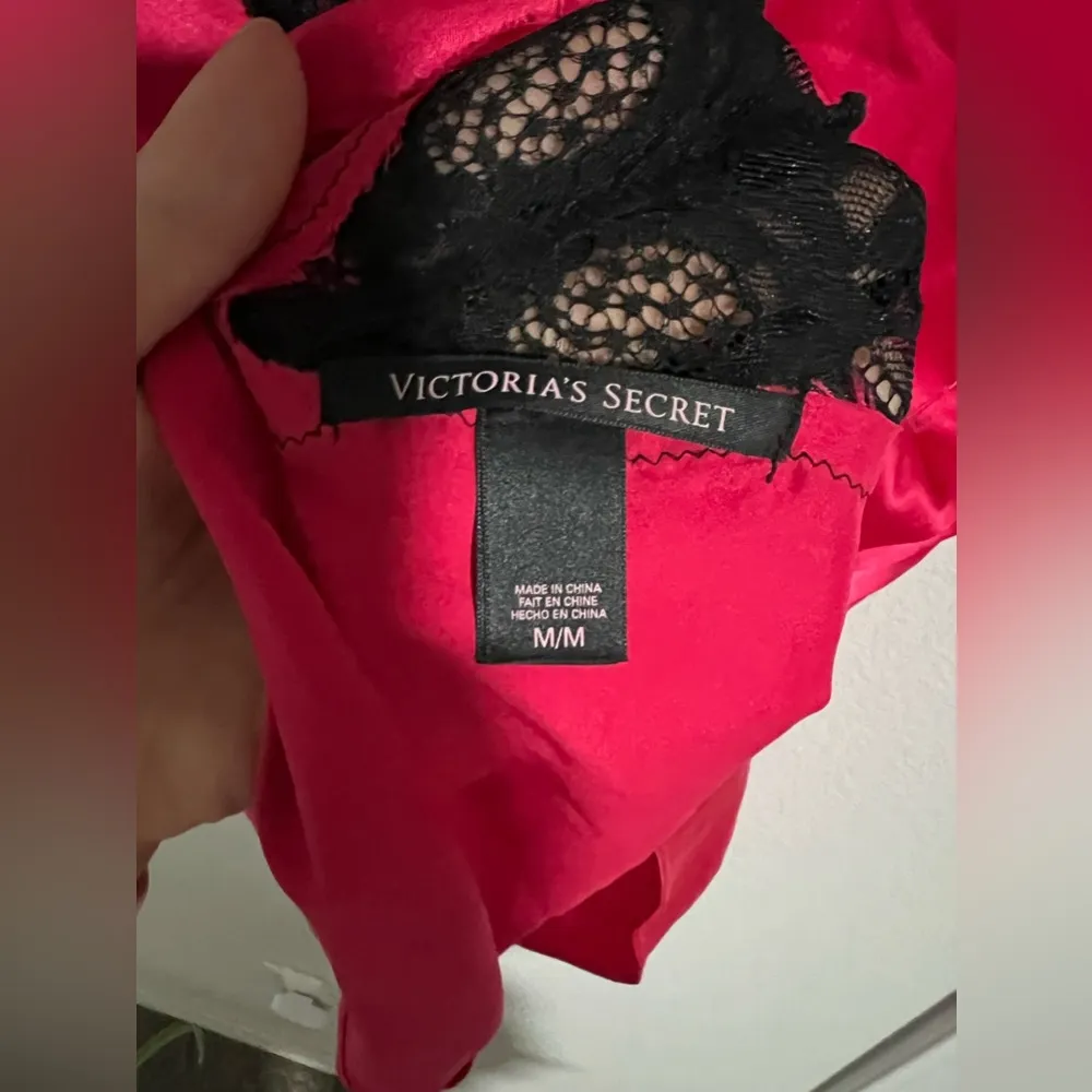 Victoria secret  Hot Pink Nightgown with Lace Detail size M - Image 4