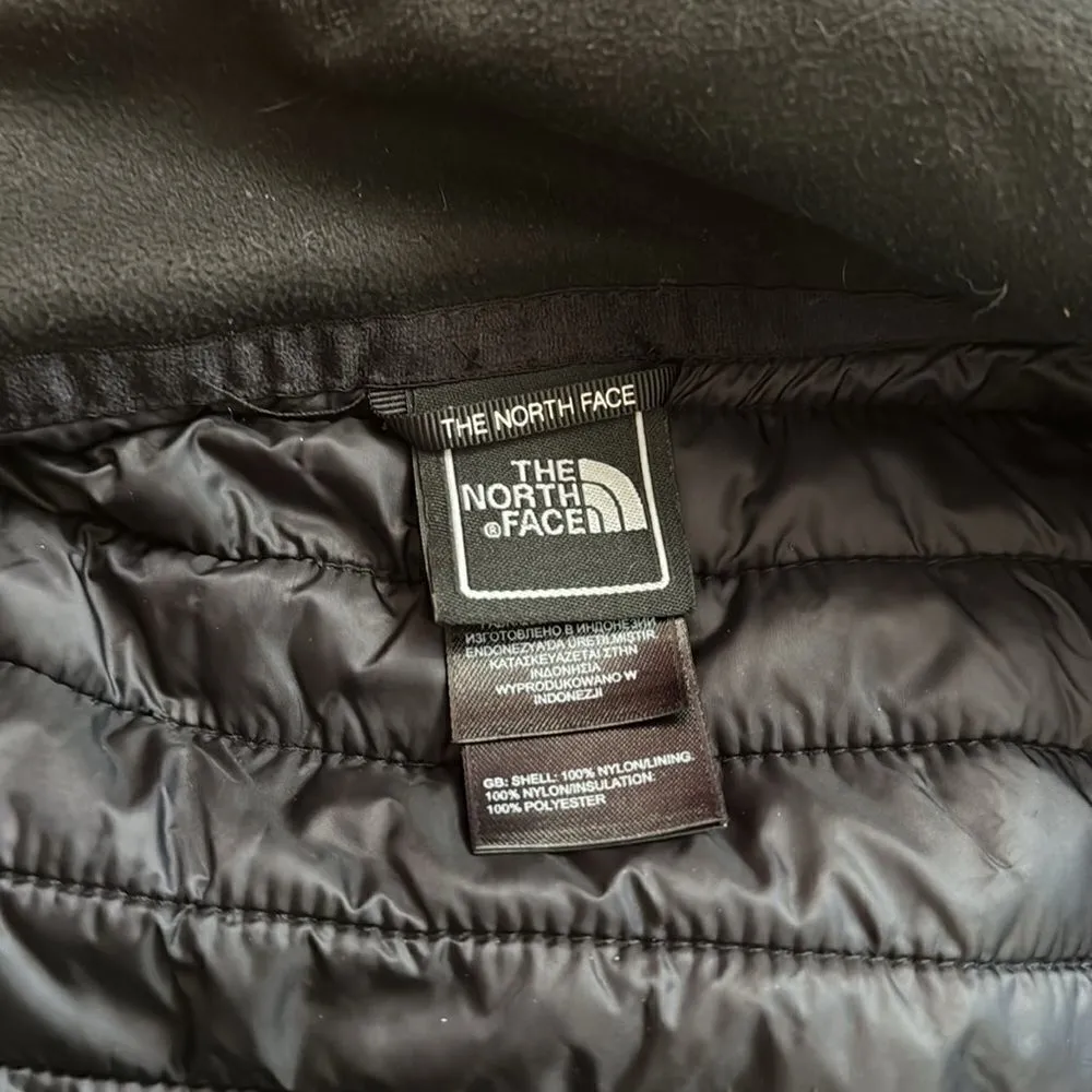 The North Face Lightweight black Puffer Vest Size S - Image 7