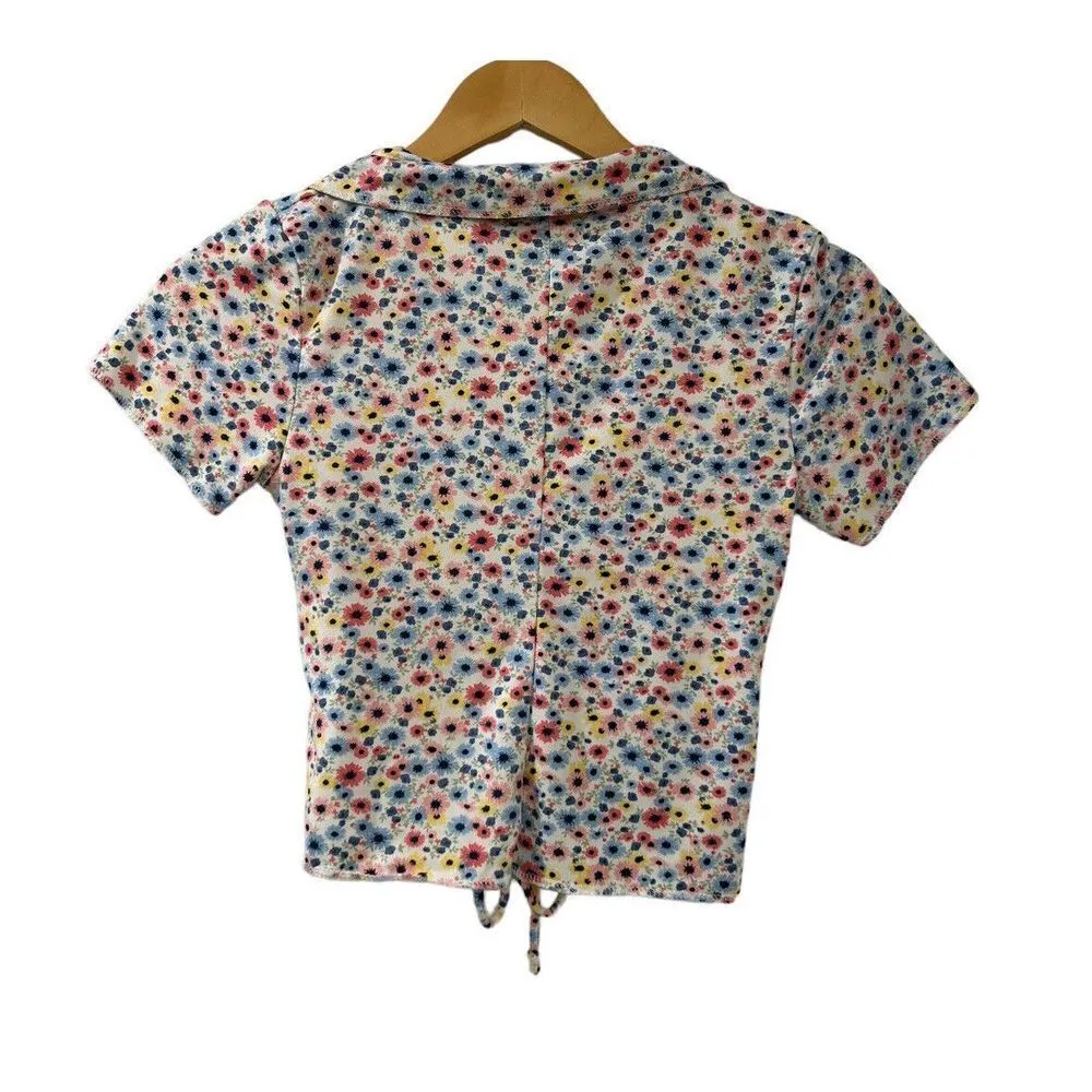 Pie In The Sky Juniors Solid Floral Cropped Front Ruched Collared Top, Small - Image 7