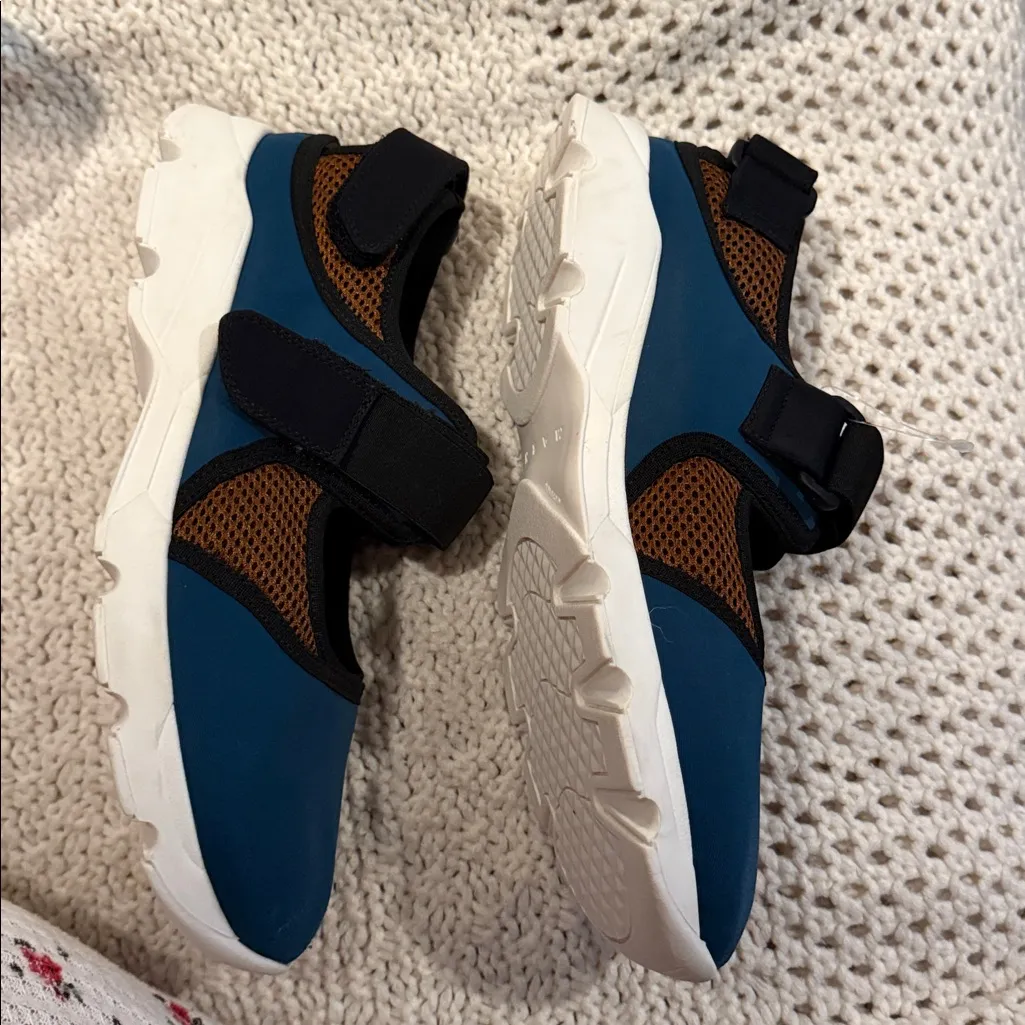 Marni sneakers 41 Trainers in blue and orange black profiles.
Velcro fastening, Size 10 - Image 3