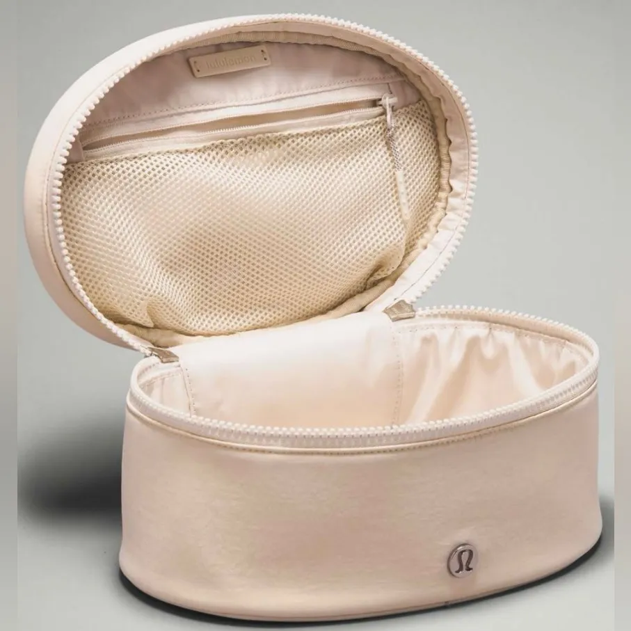 Lululemon Oval Top Access Kit Vol 3.5 L in White Opal - Image 7