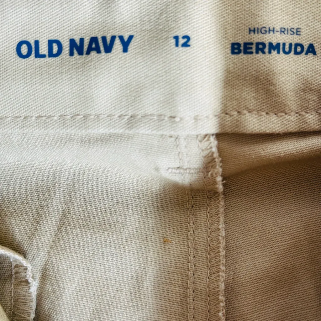 Old Navy Men's Tan Flat Front Shorts - Image 3