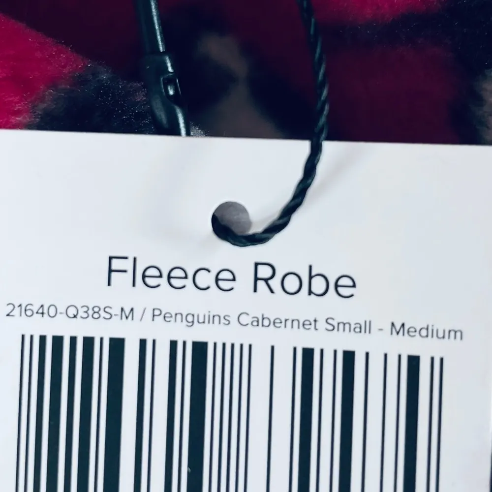 Vera Bradley  Playful Penguins Fleece Robe Cabernet - Image 7