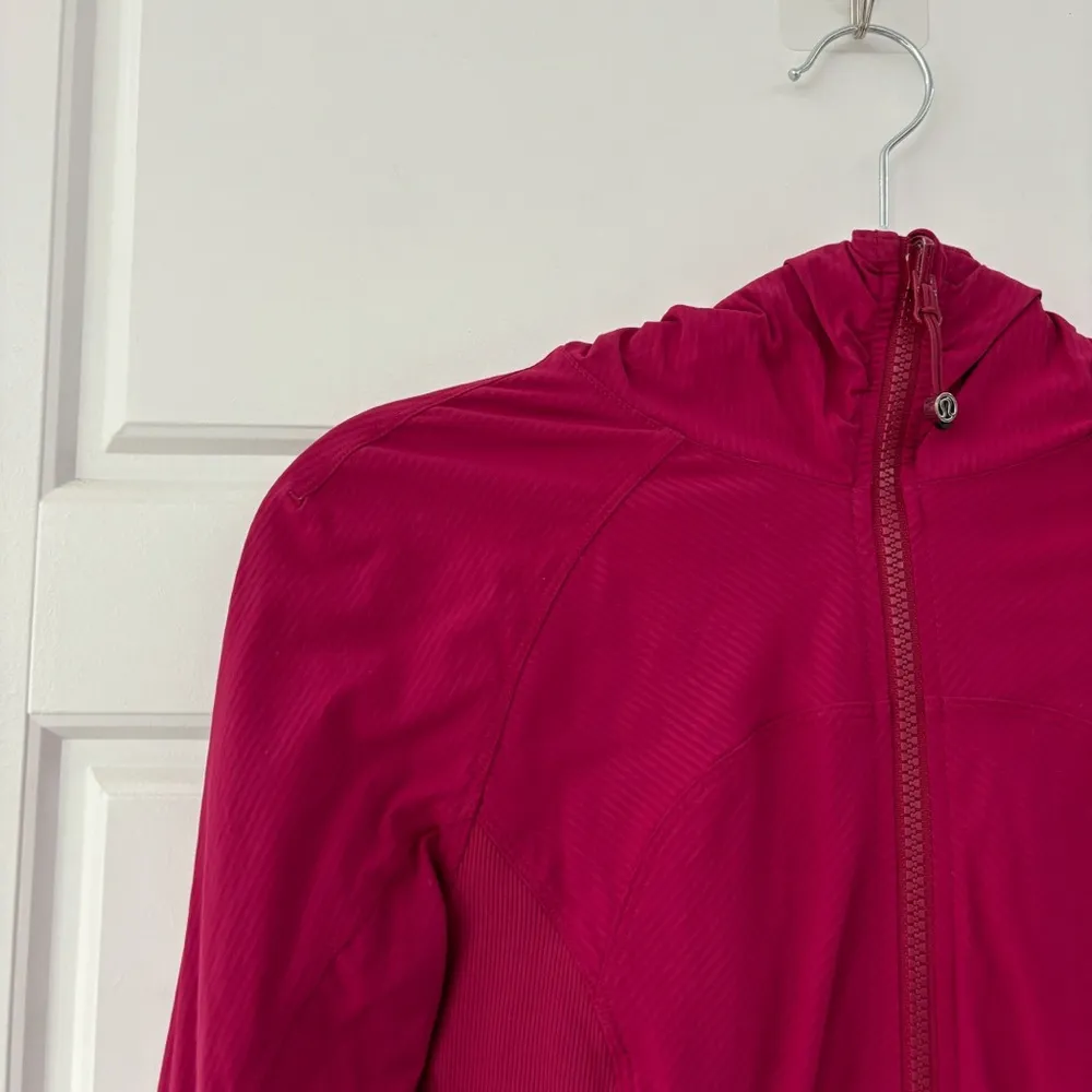 Lululemon In Flux Jacket Reversible Cranberry - Image 11
