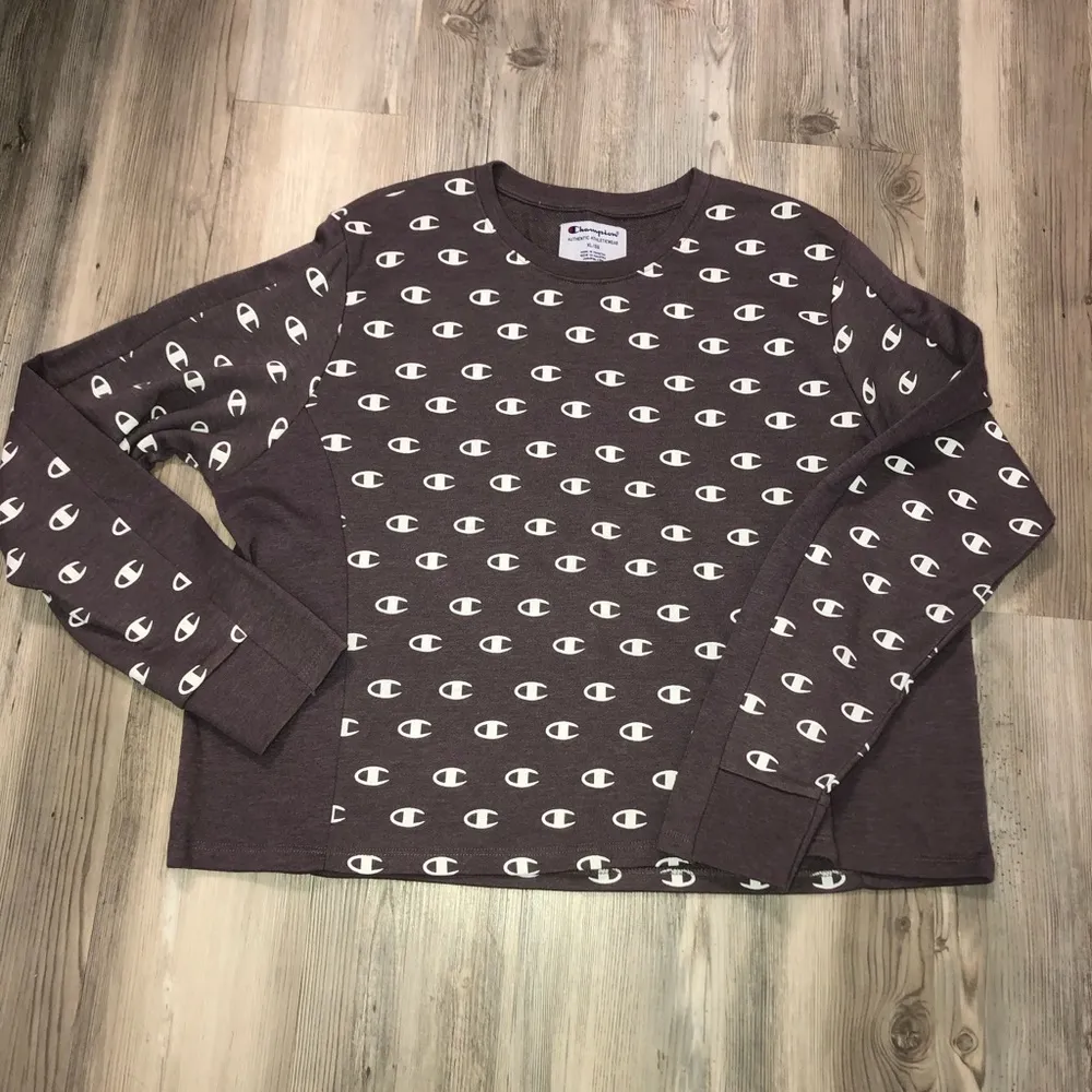 Champion XL cropped sweat shirt, NWOT, pit to pit is 24, length is 23 - Image 5