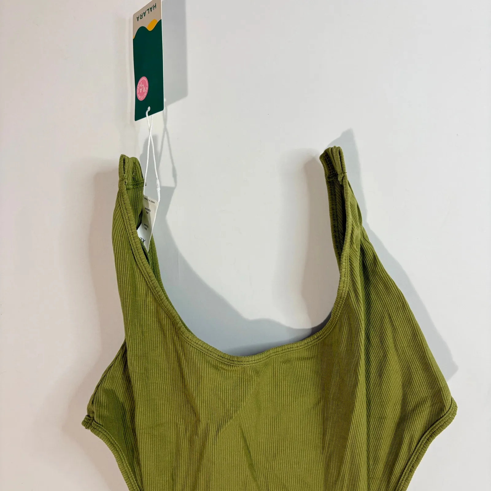 Halara Women’s Sleeveless High Neck Cropped Tank Top Olive Green Size XL NWT - Image 3