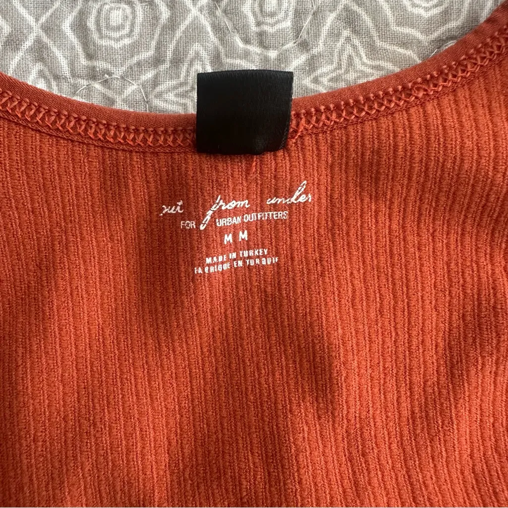 Urban Outfitters Out From Under Hailey Seamless Plunge Crop Ribbed Tank Size M - Image 3