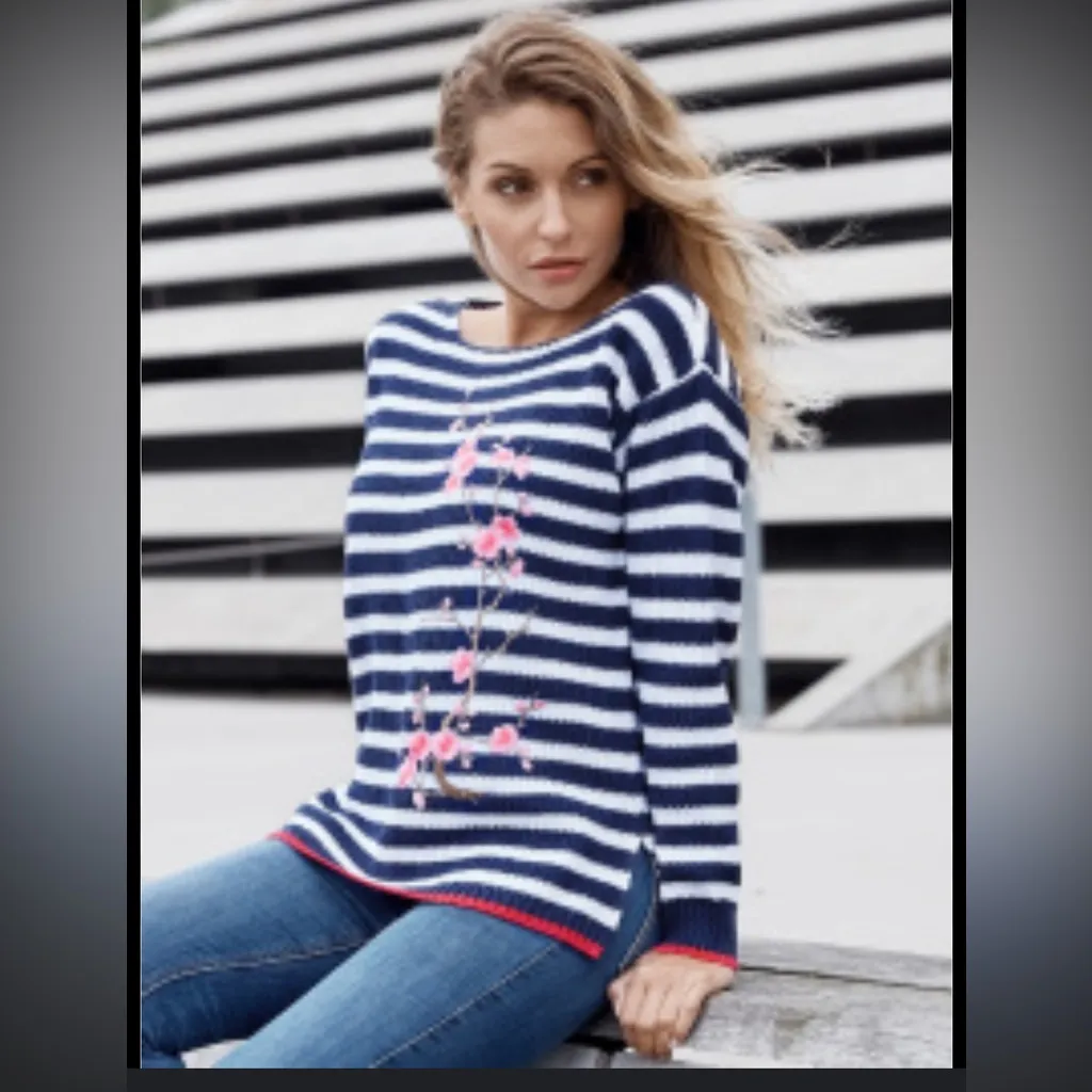 Skovhuus Italian Made Embroidered Boat Neck Sweater. Size Medium. - Image 2