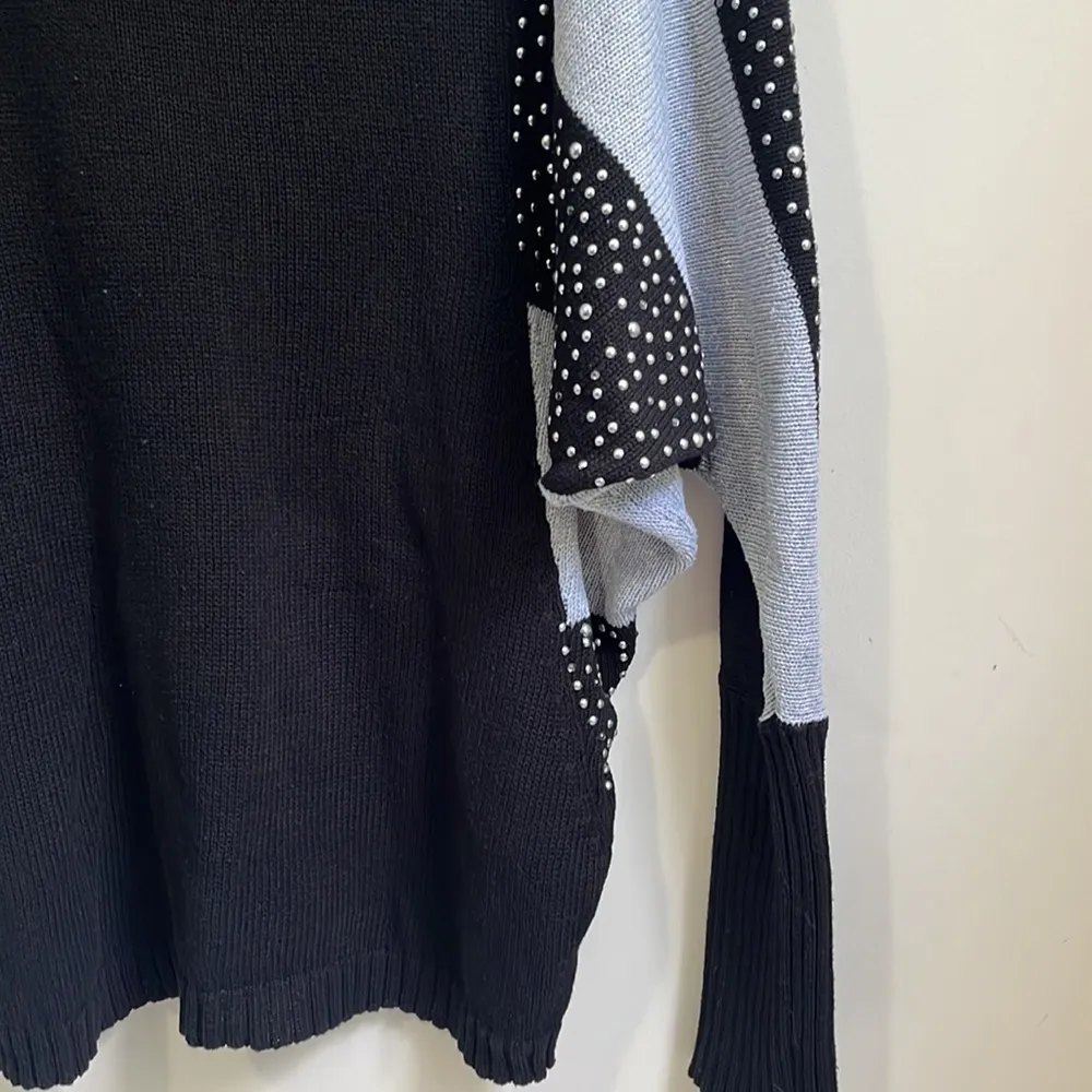 Karma Blue Women’s Dolman Sleeve Sweater Size Large - Image 3