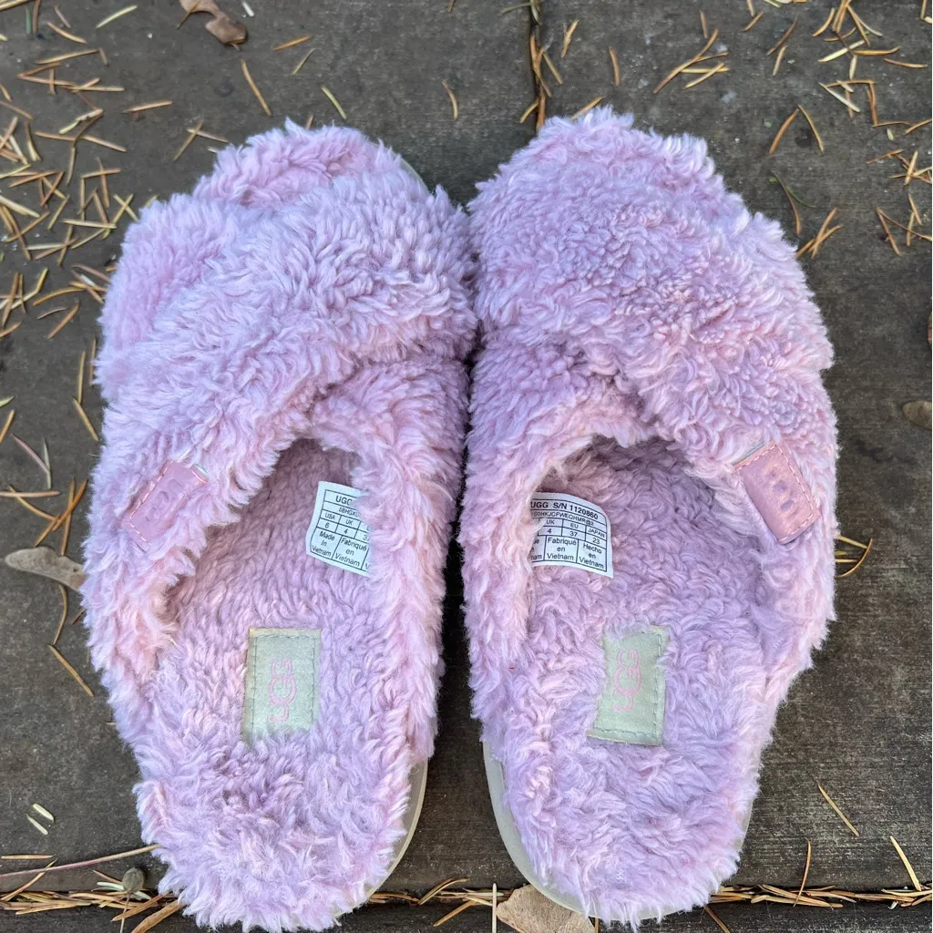 UGG PINK FUZZ SUGAR CROSS SLIDE WOOL / FAUX FUR SLIPPERS SANDALS 6 US (no box) - Image 6