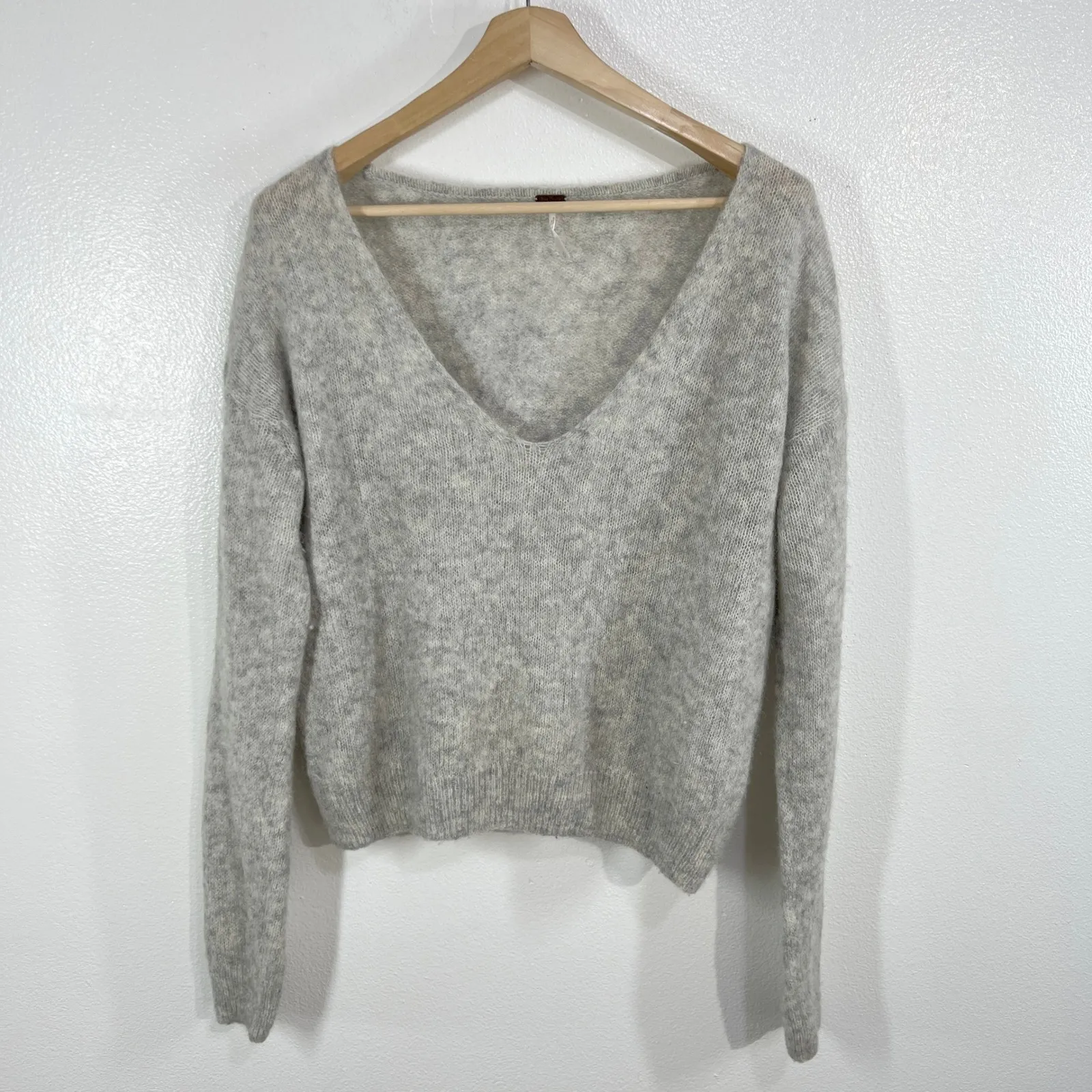 Free People Gossamer V Neck Sweater Light Grey Alpaca Blend Slouchy Knit M - Image 3