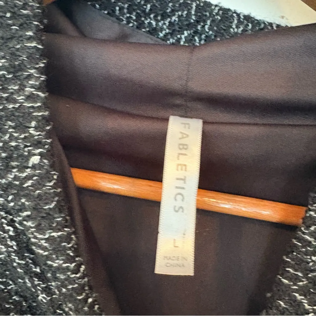 Fabletics Gray/Black‎ Hoodie Size Large - Image 7