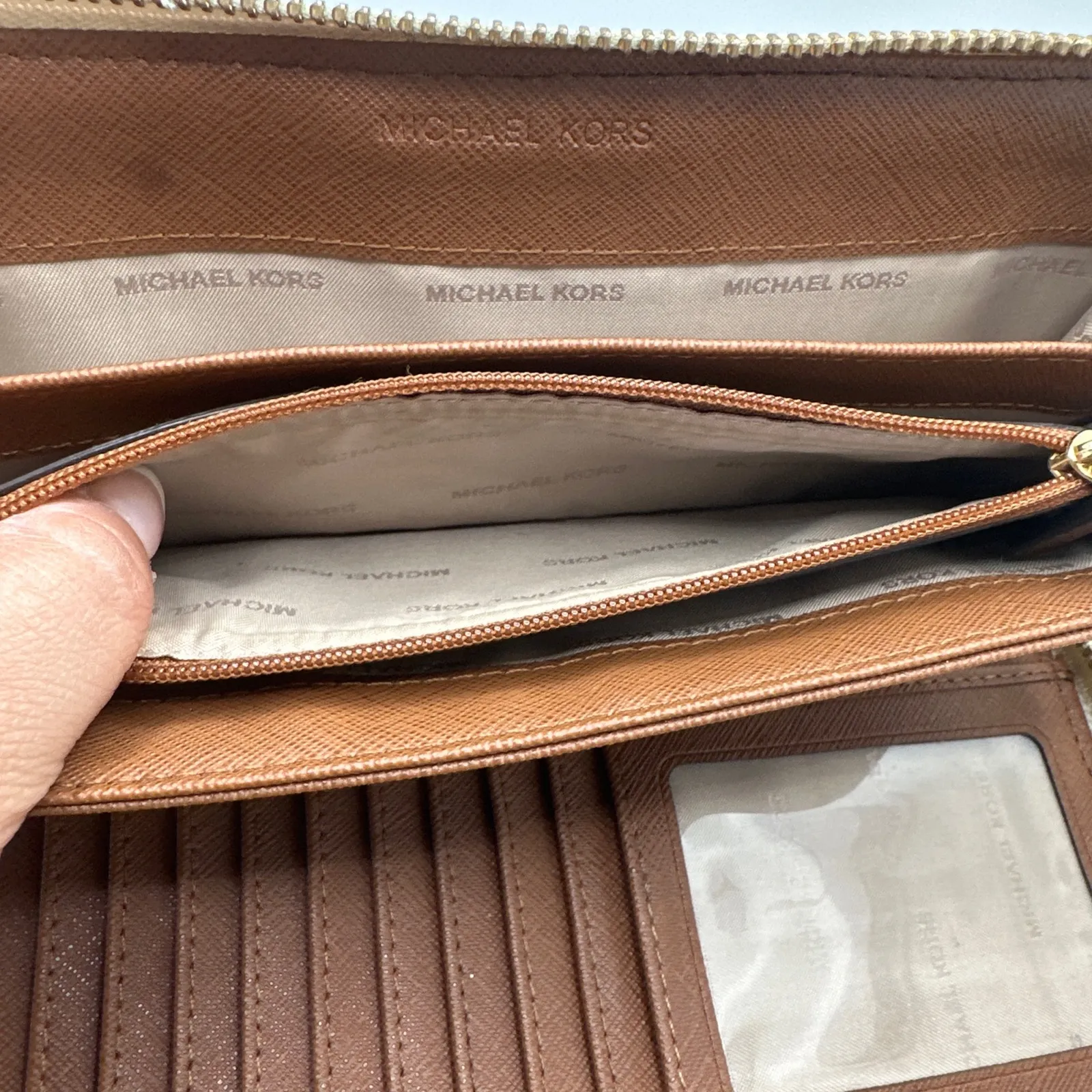 Michael Kors  Jet Set Zip Around Wallet - Image 9