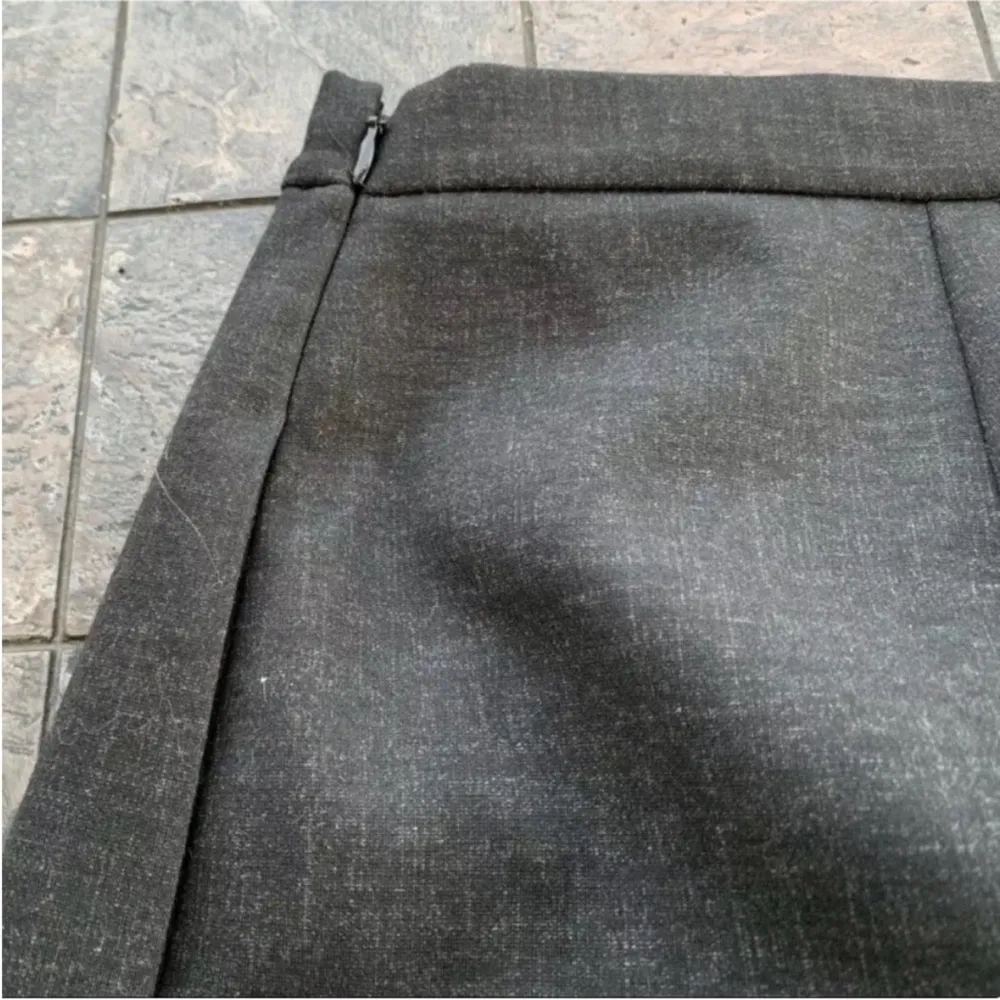 Madewell gray pleated journal skirt Size 10 - Image 6