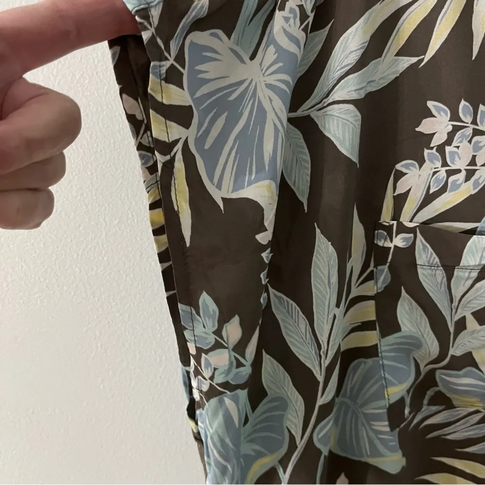 Torrid Dark Taupe & Blue leaf Floral Challis Dolman Blouse sz 0 - Image 6