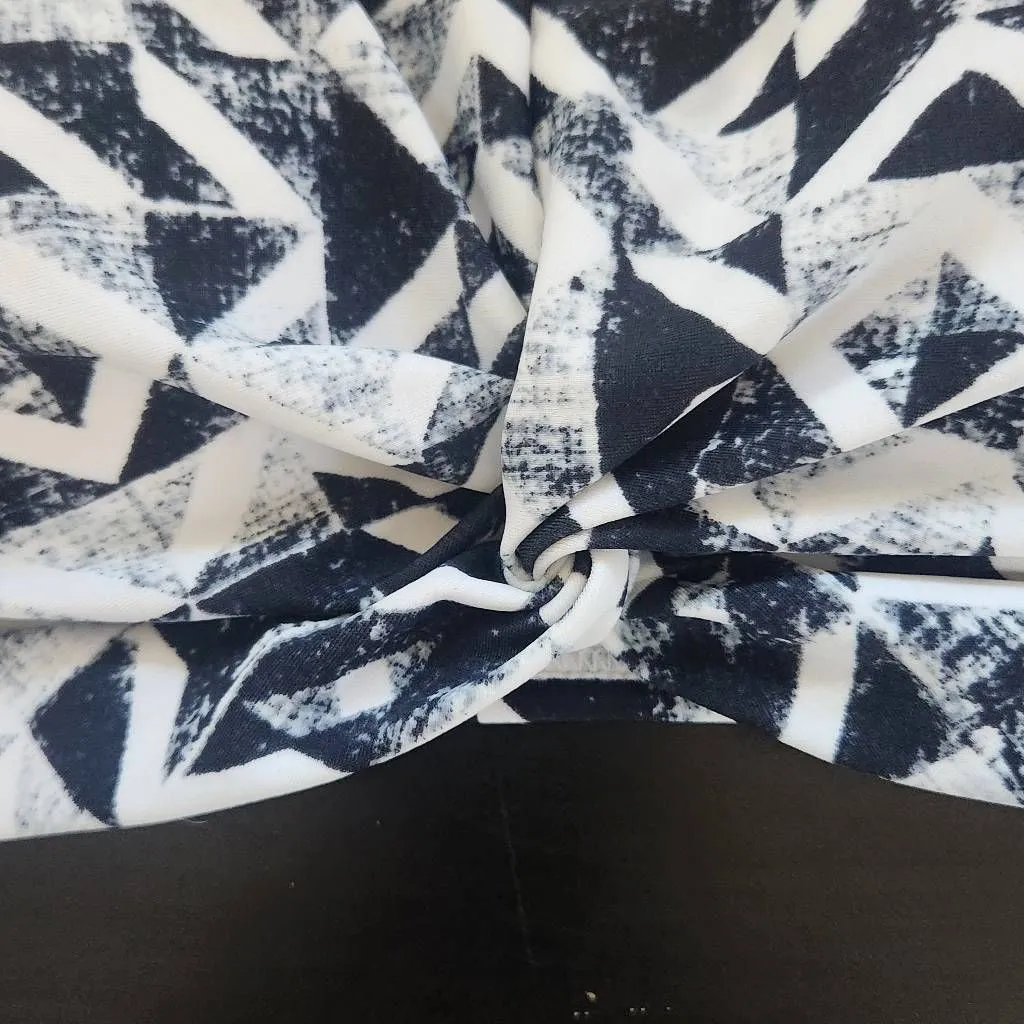 Gossip Black Print Sports Bra with Green Trim NWT Size Medium Racerback Bra - Image 3