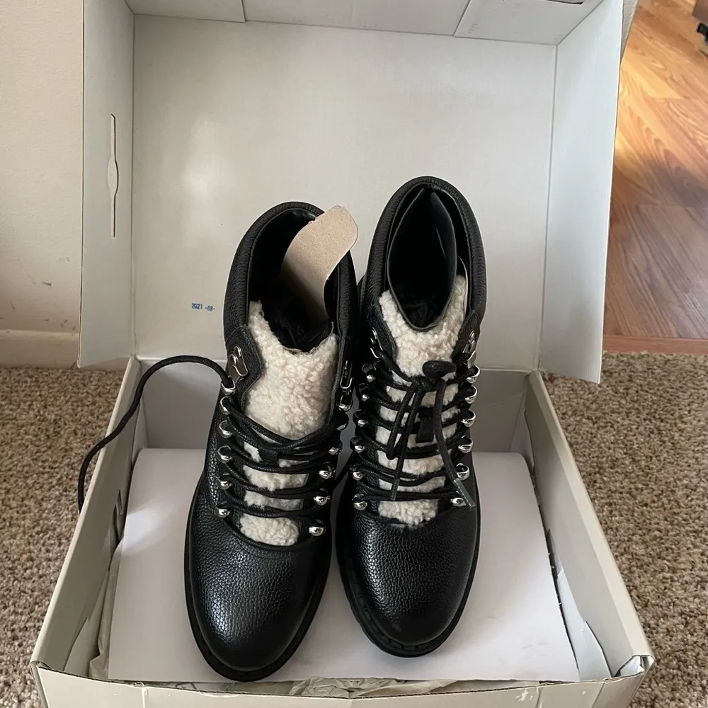 Marc Fisher LTD Nairy Lace Up Genuine Shearling Lug Sole Bootie Size 7 NIB - Image 9