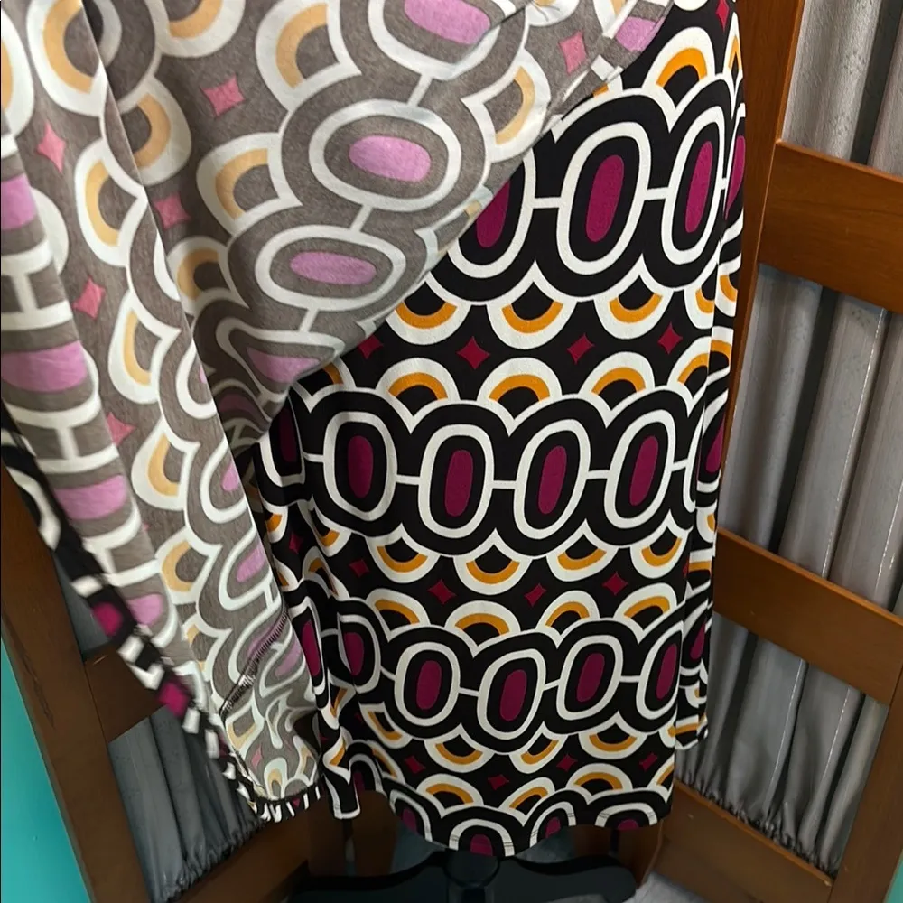 Burgundy and colors wrap around Midi Dress with Cap Sleeves Black Size 12 - Image 3