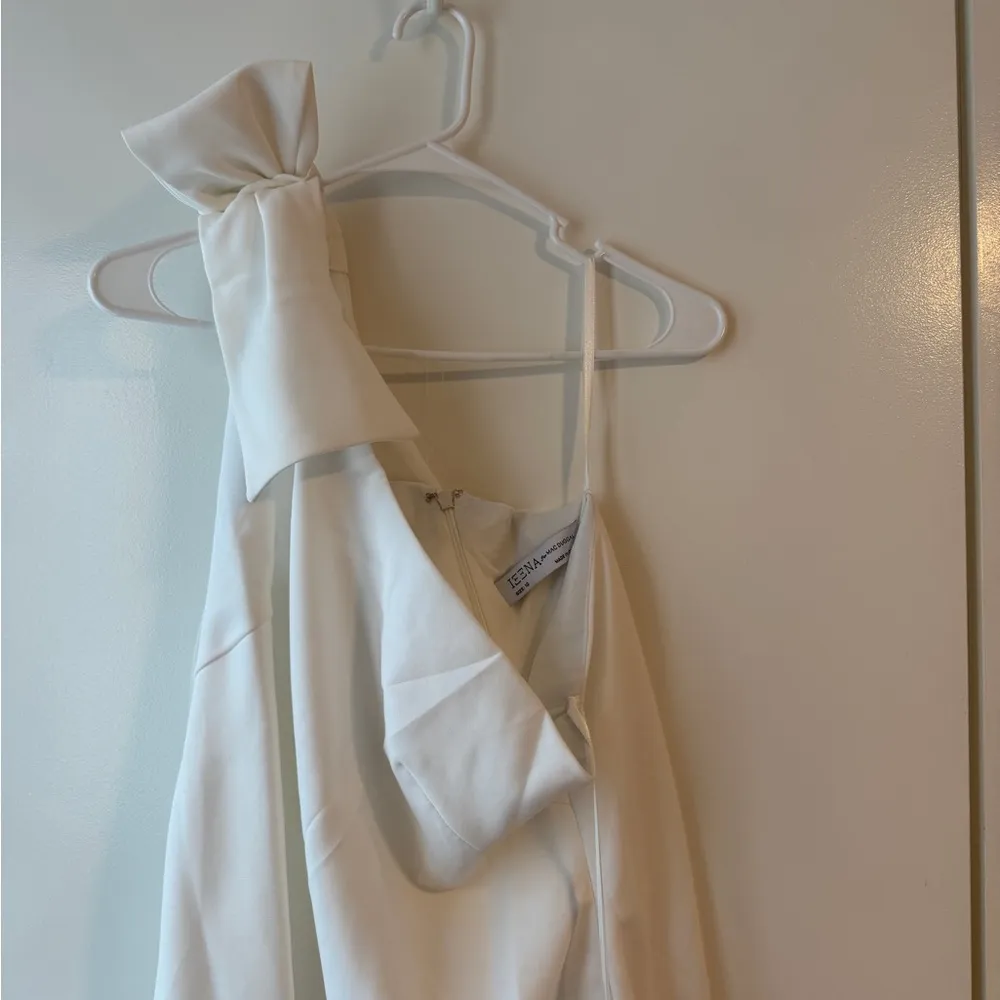 Mac Duggal White One-Shoulder Bow Gown - Image 2