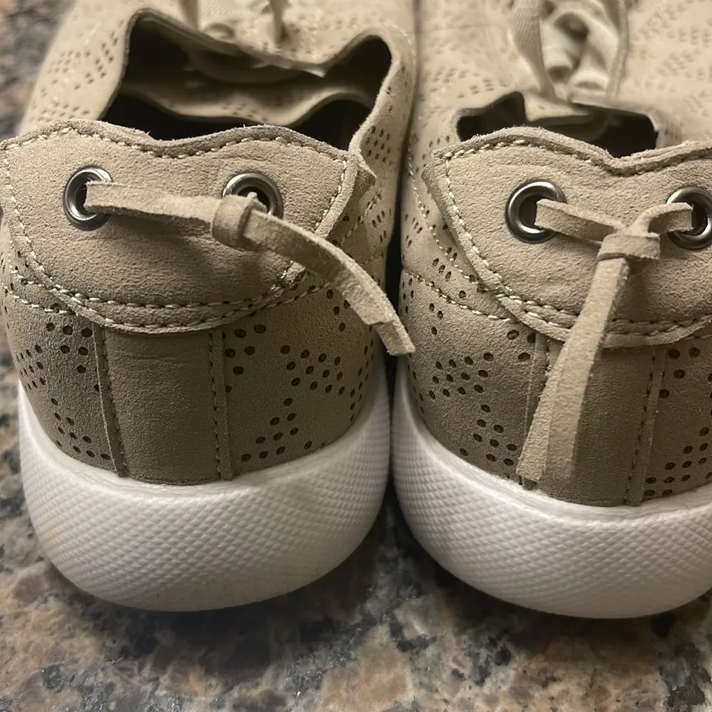 Bearpaw Summer Comfort Sneakers Microfiber Beige Lace Up Womens Shoes Size 7.5 - Image 5