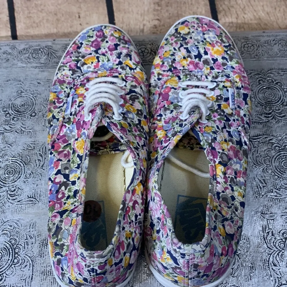 Vans Floral Low Top Sneakers Size 10 - Image 4