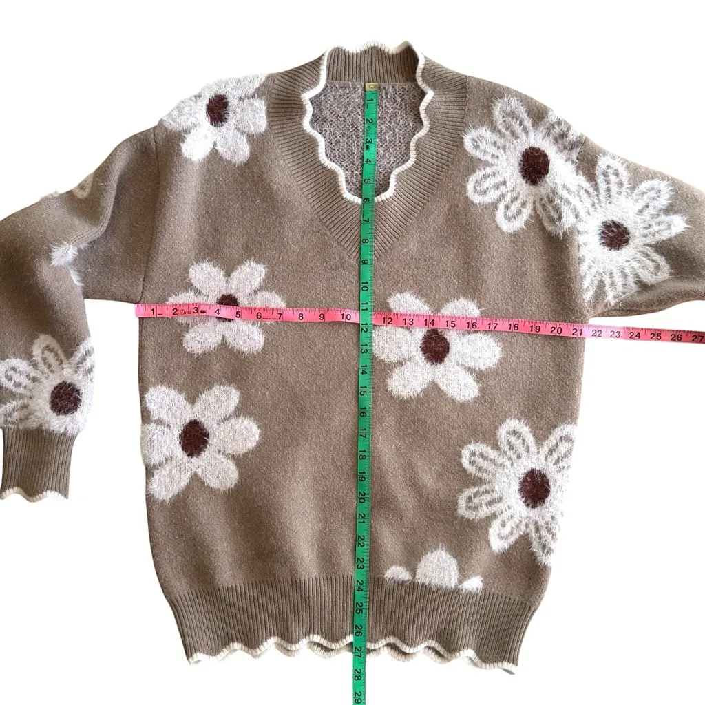 Soft Floral Scallop Trim Oversized Brown V-neck Sweater Cozy Women’s Medium Top - Image 7