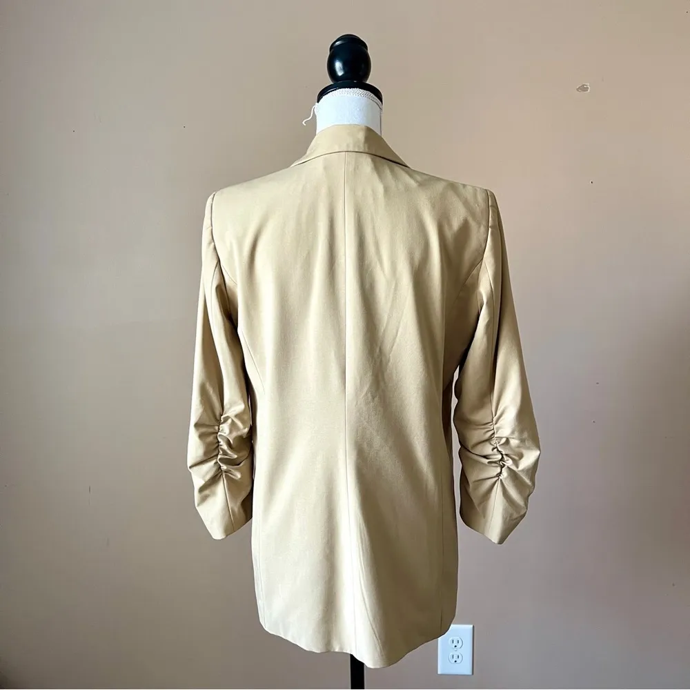 ELIZABETH & JAMES | Tan Ruched Sleeve Long Length Blazer Sz 6 - Image 5