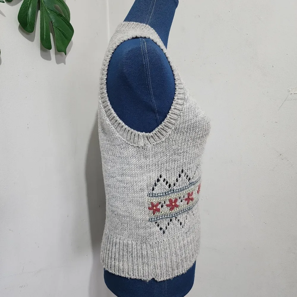 Vintage Heathered Grey V neck Sweater Vest with Flowers Gray Size M - Image 4