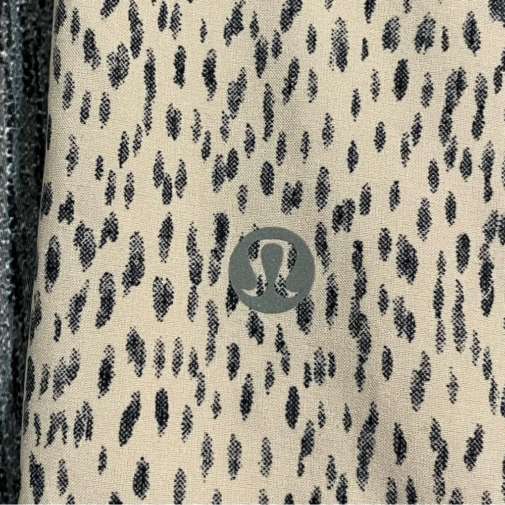 Lululemon  Cropped/Capri Length Joggers - Image 10