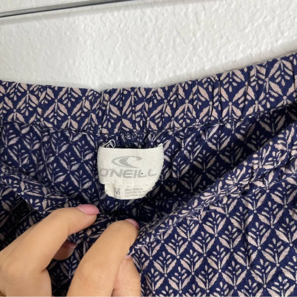 O'Neill  Wide Leg Pants Patterned Pull On Size Medium - Image 3