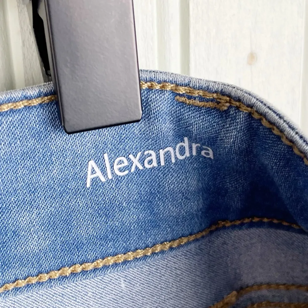 Gloria Vanderbilt Alexandra Skinny Jeans Ankle Tie Hem Light Wash Denim Size 8 - Image 5