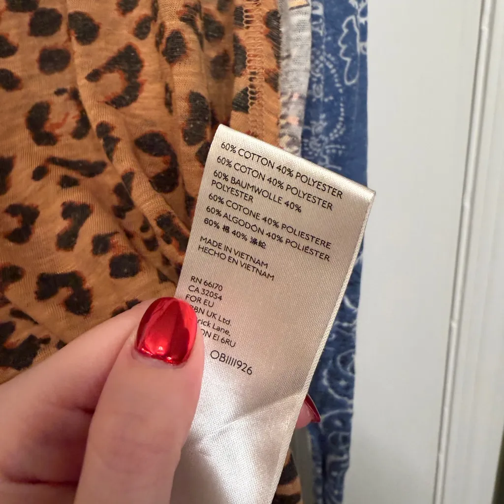 We The Free Leopard Paisley Boho Print V Neck Long Sleeve Top Size Medium - Image 5