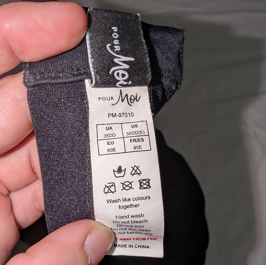 Pour Moi Energy Wireless Sports Bra 36DD Black/Pink Dotted Pink Size undefined - Image 3