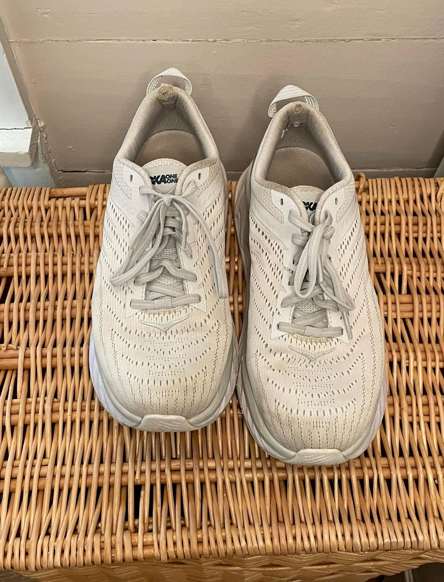 One Running Shoes - Image 2