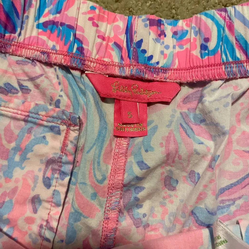 Lilly Pulitzer  Ocean View shorts small - Image 3