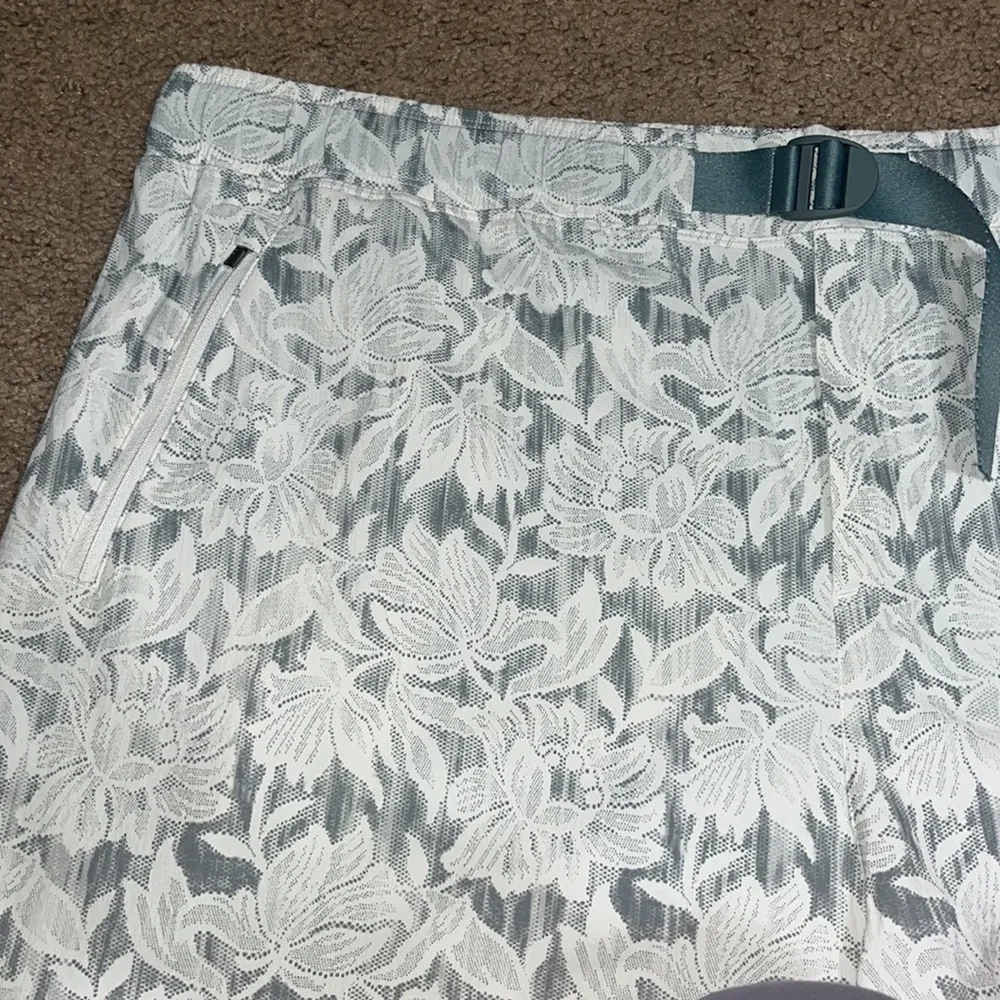 Athleta Trekkie Convertible Hike Pant Ethereal‎ Bloom Magnolia White 22 - Image 10