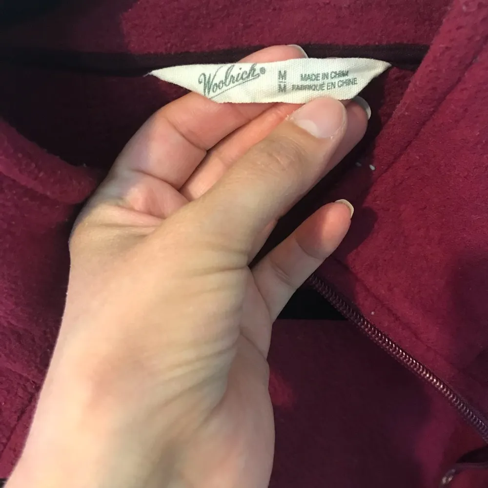 Woolrich fleece vest M Merlot Wine Maroon color zip up, pockets burgundy - Image 6