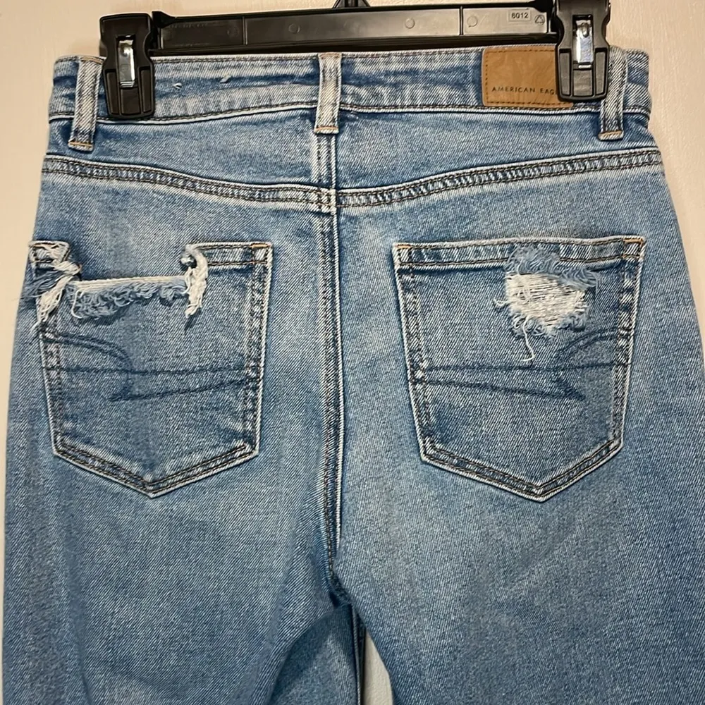 American Eagle- Highest Rise Mom Jean Light Wash Distressed Pockets- Size 0 - Image 6