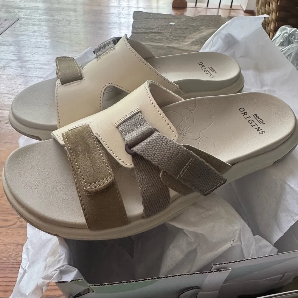 Earth Origins Vara cream tan gray suede sport slide sandals 7.5 Velcro straps - Image 2