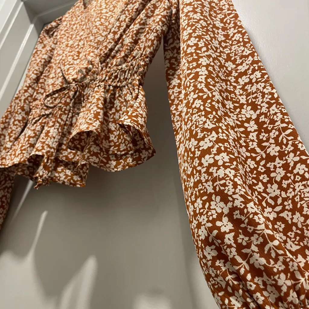 LIKE NEW Timing Rust Orange & White Floral Print Long-Sleeve Crop Blouse - S - Image 9
